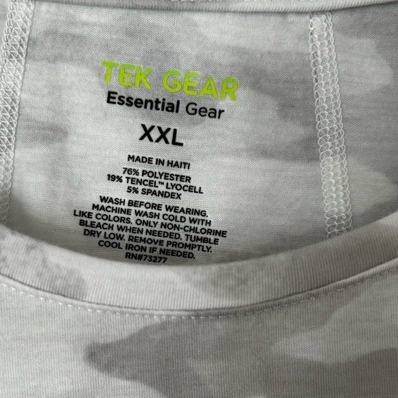 Two Tek Gear Long Sleeve Workout Tops - Picture 3 of 6